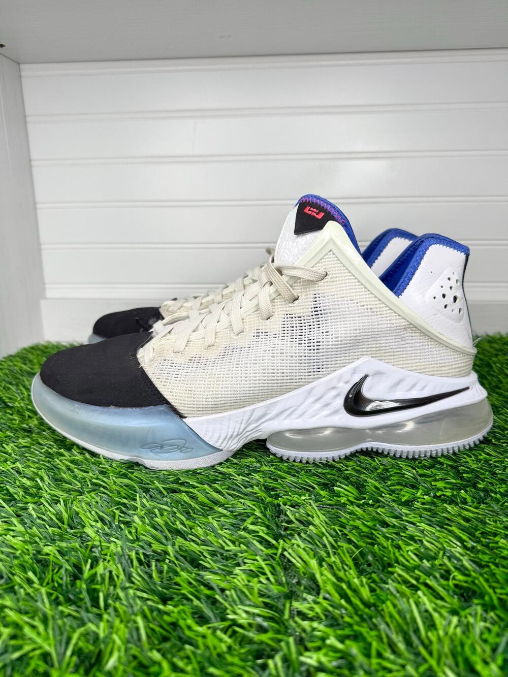 Nike LeBron 19 White Black Royal Blue Basketball Shoes Men’s 11.5 DH1270-100